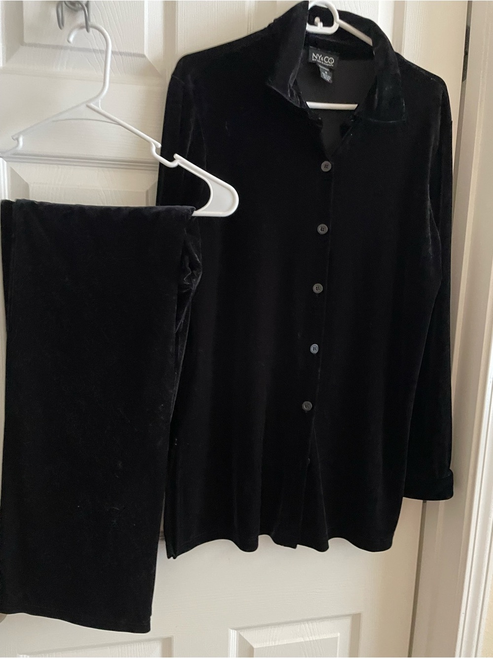New York & Company Black Top - NY&C Labeled Medium